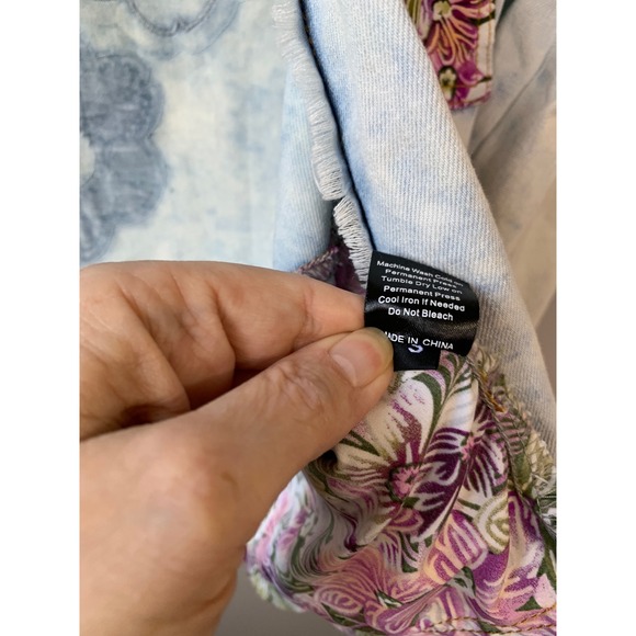 POL Denim Jacket Size S‎ Blue Acid Wash Floral Applique Embroidered Distressed - Picture 9 of 10
